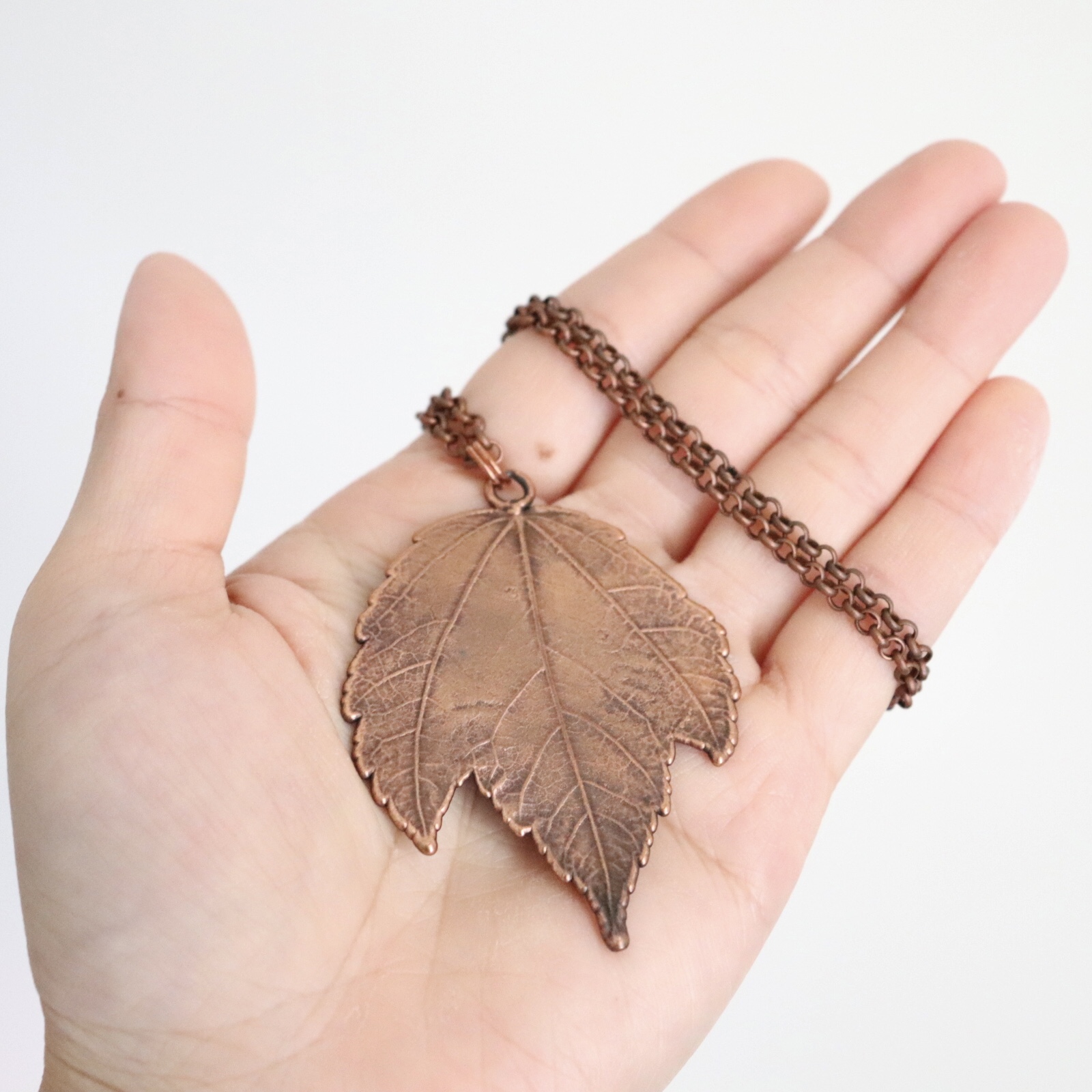 25pcs copper-tone maple leaf charms  H2148 